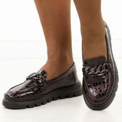Bordowe lakierowane skórzane mokasyny damskie Filippo Dp6467/25. Czerwone mokasyny damskie Filippo, z jeansu, biznesowe. Za 229.00 zł.