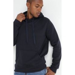 Granatowa Bluza Evoire. Niebieskie bluzy męskie Born2be, l, bez wzorów, z kapturem. Za 54.99 zł.
