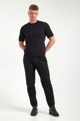 Spodnie męskie wełniane EMPORIO ARMANI. Spodnie materiałowe męskie Emporio Armani, l, bez wzorów, z wełny. Za 1,759.00 zł.