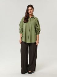 Spodnie loose high waist - brązowy. Brązowe spodnie materiałowe damskie Sinsay, l, bez wzorów, prążkowane, z podwyższonym stanem. W wyprzedaży za 35.99 zł.