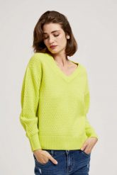 Sweter z dekoltem w serek limonkowy. Swetry damskie MOODO, m, bez wzorów, bez kołnierzyka, bez ramiączek, bez kaptura. W wyprzedaży za 64.99 zł.
