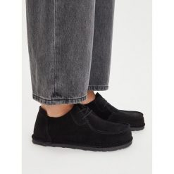 Półbuty Birkenstock. Czarne półbuty damskie Birkenstock, bez wzorów, bez obcasa, na płaskiej podeszwie, bez zapięcia. Za 719.99 zł.