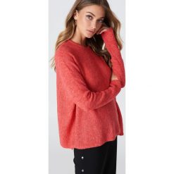 NA-KD Luźny melanżowy sweter z dzianiny - Red. Swetry damskie marki NA-KD. W wyprzedaży za 36.58 zł.