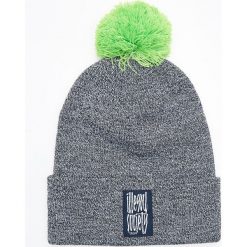 Czapka z kolorowym pomponem - Granatowy. Czapki i kapelusze męskie marki Cropp. W wyprzedaży za 9.99 zł.