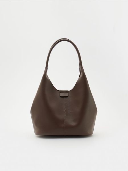 Torebka hobo - brązowy. Brązowe torebki do ręki damskie Reserved, bez wzorów, ze skóry, bez dodatków. Za 139.99 zł.