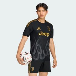 Oryginalna koszulka z trzeciego zestawu Juventus 26/27. Czarne koszulki sportowe męskie Adidas, xl, bez wzorów, z dzianiny, bez kołnierzyka, bez ramiączek, do piłki nożnej, climacool (adidas). Za 649.00 zł.