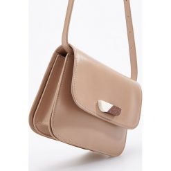 Torebka z ozdobnym zapięciem - Beżowy. Torebki do ręki damskie marki Reserved. W wyprzedaży za 59.99 zł.
