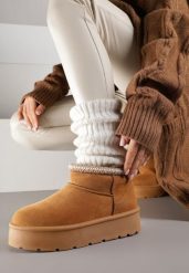 Brązowe Śniegowce na Platformie z Haftem przy Cholewce Sewnera. Brązowe śniegowce i trapery damskie Renee, z dzianiny. Za 69.99 zł.