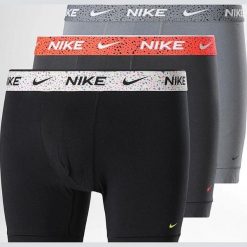 Bokserki Nike Trunk 3 szt. KE1284 0W3 czarne. Czarne bokserki męskie Nike, m, bez wzorów. Za 177.62 zł.