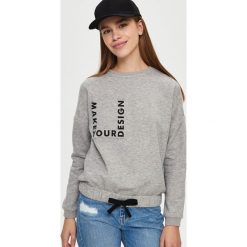 Bluza z wiązaniem - Jasny szar. Bluzy damskie Sinsay. W wyprzedaży za 19.99 zł.