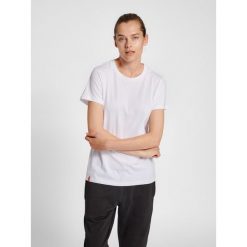 Koszulka damska Hummel Red Basic. Białe obuwie sportowe damskie Hummel, bez wzorów, z bawełny, na fitness i siłownię. Za 117.00 zł.