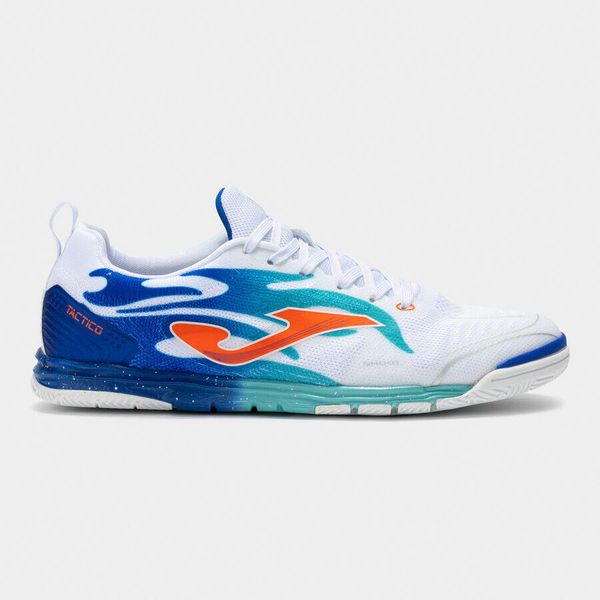 Buty halowe piłkarskie męskie Joma Tactico 2576 IN biało-niebieskie. Białe buty sportowe męskie Joma, bez zapięcia, do piłki nożnej. Za 299.99 zł.