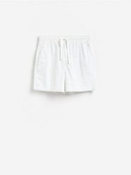 Strukturalne szorty regular fit - jasnozielony. Zielone szorty męskie Reserved, l, bez wzorów, z bawełny. Za 119.99 zł.
