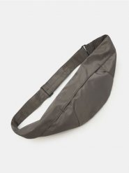 Nerka na zamek z regulowanym paskiem - szary. Szare saszetki męskie Sinsay, sportowe, małe. Za 35.99 zł.