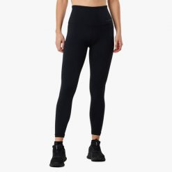 Długie legginsy treningowe damskie Swedemount Core High Waist szybkoschnące. Czarne bielizna termoaktywna damska SWEDEMOUNT, bez wzorów, z tkaniny, bez ramiączek, długie. W wyprzedaży za 147.00 zł.