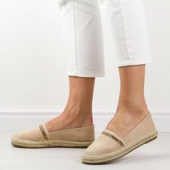 Beżowe espadyle damskie S.Barski 33127. Brązowe espadryle damskie S.BARSKI, bez wzorów, z zamszu, bez obcasa, na obcasie, bez zapięcia. Za 99.00 zł.