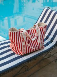 Torba damska z tkaniny w paski czerwona Mavia 603. Czerwone plecaki damskie Big Star, bez wzorów, z tkaniny, eleganckie. W wyprzedaży za 159.99 zł.
