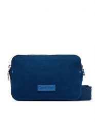 Calvin Klein Torebka Webbing Strap Canvas Camera Bag LV04F3385G Niebieski. Niebieskie listonoszki damskie Calvin Klein, bez wzorów, z materiału, bez dodatków. Za 369.99 zł.