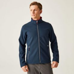 Softshell roboczy męski Ascender. Niebieskie kurtki męskie Regatta, m, bez wzorów, z softshellu, biznesowe, bez kaptura. W wyprzedaży za 649.99 zł.