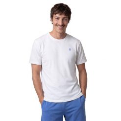 Męska koszulka z krótkim rękawem Boombastic Siroko BBC Memories White. Białe koszulki sportowe męskie SIROKO, m, bez wzorów, z materiału, bez kołnierzyka, bez ramiączek. Za 129.00 zł.