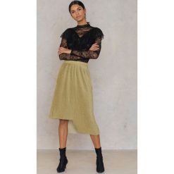 NA-KD Party Spódnica Asymmetric plisowane Sparkle - Gold. Spódnice damskie marki NA-KD Party. Za 52.95 zł.
