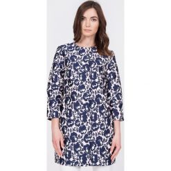 Żakardowy płaszcz w kwiaty QUIOSQUE. Czerwone płaszcze damskie QUIOSQUE, w kwiaty, z satyny, eleganckie. W wyprzedaży za 199.99 zł.