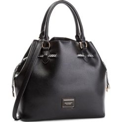 Torebka MONNARI - BAG7520-020 Black. Czarne torebki do ręki damskie Monnari, w geometryczne wzory, ze skóry ekologicznej. W wyprzedaży za 199.00 zł.