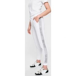 Liu Jo - Spodnie. Spodnie materiałowe damskie marki Liu Jo. W wyprzedaży za 379.90 zł.