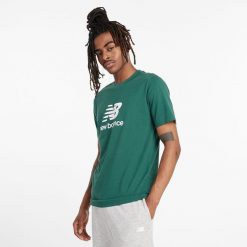 Koszulka męska New Balance MT41502NWG – zielona. Zielone koszulki sportowe męskie New Balance, m, bez wzorów, z bawełny, bez kołnierzyka, bez ramiączek. Za 69.99 zł.
