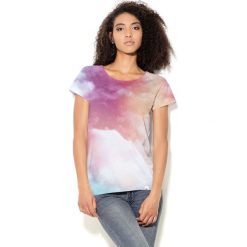 Colour Pleasure Koszulka CP-034 57 różowo-błękitno-biała r. XXXL-XXXXL. Bluzki damskie marki Colour Pleasure. Za 70.35 zł.