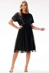 Koktajlowa sukienka rozkloszowana z cekinami i tiulem czarna. Czarne sukienki dla dziewczynek Awama, z aplikacjami, z materiału, eleganckie, bez ramiączek, długie. Za 359.00 zł.
