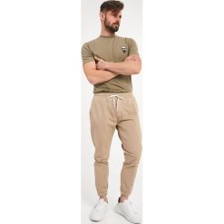 Spodnie jogger ICE PLAY. Spodnie materiałowe męskie Ice Play, m, bez wzorów. W wyprzedaży za 381.07 zł.