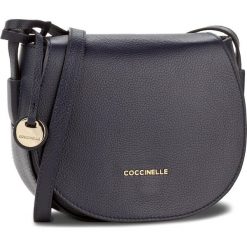 Torebka COCCINELLE - BF8 Clementine Soft E1 BF8 15 02 01 Bleu 011. Listonoszki damskie marki Coccinelle. W wyprzedaży za 699.00 zł.