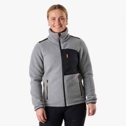 Bluza polarowa turystyka damska Swedemount Nordkap Pile Jacket wodoodporna. Czarne bluzy damskie SWEDEMOUNT, bez wzorów, z polaru, bez kaptura, narciarskie. Za 399.99 zł.