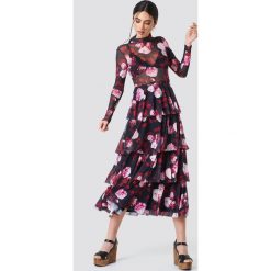 NA-KD Siateczkowa sukienka z warstwami - Multicolor. Sukienki damskie marki NA-KD. Za 242.95 zł.