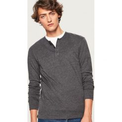 Longsleeve z zapięciem na dekolcie - Szary. Bluzki z długim rękawem męskie marki Marie Zélie. W wyprzedaży za 24.99 zł.