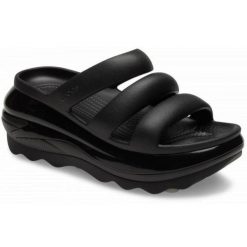 Klapki Crocs Mega Crush Triple Strap 209842-001 czarne. Czarne klapki damskie bez wzorów, casualowe, bez obcasa, na platformie. W wyprzedaży za 404.78 zł.