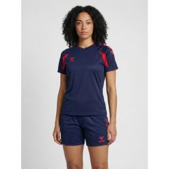 Damski jersey Hummel Core 2.0. Czerwone koszulki sportowe damskie Hummel, bez wzorów, z jersey, na fitness i siłownię. Za 179.50 zł.