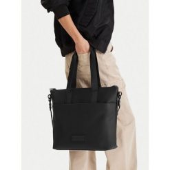Torba Hunter. Czarne torebki do ręki damskie Hunter, bez wzorów, klasyczne, bez dodatków. Za 229.99 zł.