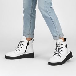 Botki damskie Filippo, płaskie i codzienne ze skóry naturalnej, białe, DBT7416-25-WH. Białe kozaki damskie Filippo, ze skóry, bez obcasa, na płaskiej podeszwie. Za 246.99 zł.