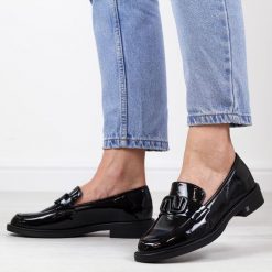 Czarne lakierowane damskie mokasyny Potocki 12207. Czarne mokasyny damskie POTOCKI, z lakierowanej skóry, eleganckie. Za 179.00 zł.