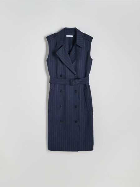 Sukienka w stylu trencza - wielobarwny. Sukienki damskie Reserved, na co dzień, l, bez wzorów, z tkaniny, bez kołnierzyka, bez ramiączek, proste. W wyprzedaży za 79.99 zł.