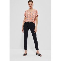 Jeansy push up grafitowe. Szare jeansy damskie MOODO. W wyprzedaży za 41.99 zł.