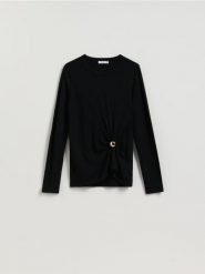 Sweter z detalem - czarny. Czarne swetry damskie Reserved, l, bez wzorów, z dzianiny, bez kołnierzyka, bez ramiączek, bez kaptura. Za 109.99 zł.