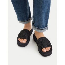 Klapki Calvin Klein. Czarne espadryle damskie Calvin Klein, bez wzorów, bez obcasa, bez zapięcia. Za 274.99 zł.