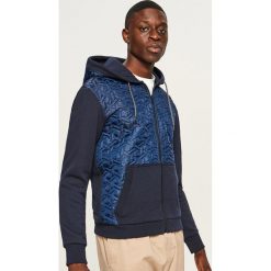 Pikowana bluza z kapturem - Granatowy. Niebieskie bluzy męskie Reserved. Za 99.99 zł.