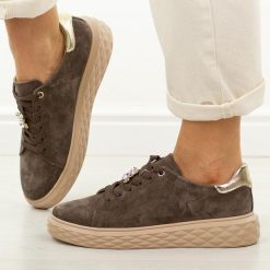 Czekoladowe skórzane sneakersy damskie Sergio Leone Sp110. Brązowe półbuty damskie Sergio Leone, na jesień, bez wzorów, z jeansu, biznesowe, bez obcasa, na platformie, bez zapięcia. Za 219.00 zł.