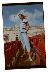 Spodnie kuloty błękitne. Niebieskie spodnie materiałowe damskie MOODO, l, bez wzorów, z lyocellu. Za 139.99 zł.