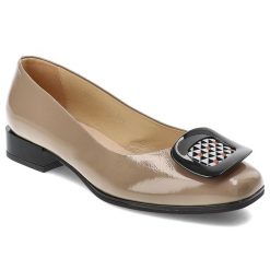 Beżowe Czółenka Armodo Eleganckie Obuwie Damskie Z Ozdobną Broszką. Brązowe czółenka damskie Armodo, bez wzorów, z jeansu, eleganckie, bez obcasa, na obcasie, bez zapięcia. Za 409.00 zł.