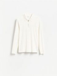 Koszulka polo slim w prążek - złamana biel. Koszulki polo męskie Reserved, l, bez wzorów, z dzianiny, bez ramiączek. Za 99.99 zł.